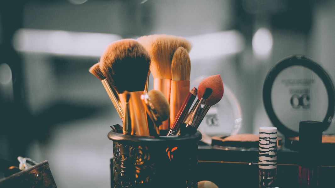 Makeup H